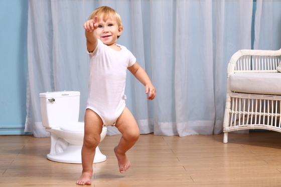 Ouninbear White Plastic Training Potty with Handle Button for Babies